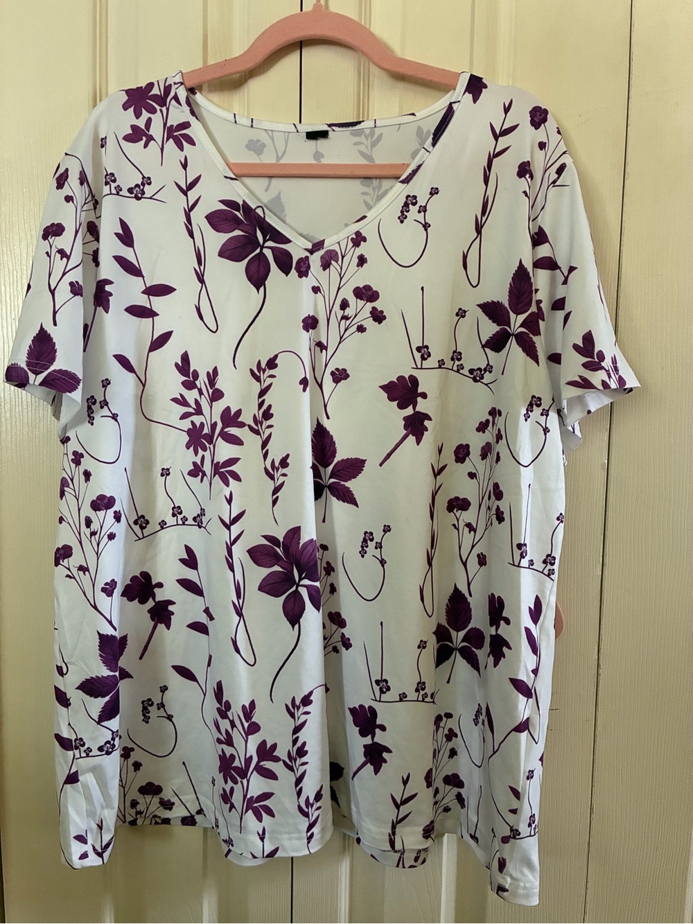 V-Neck Floral Print Short Sleeve Tee - Purple on White